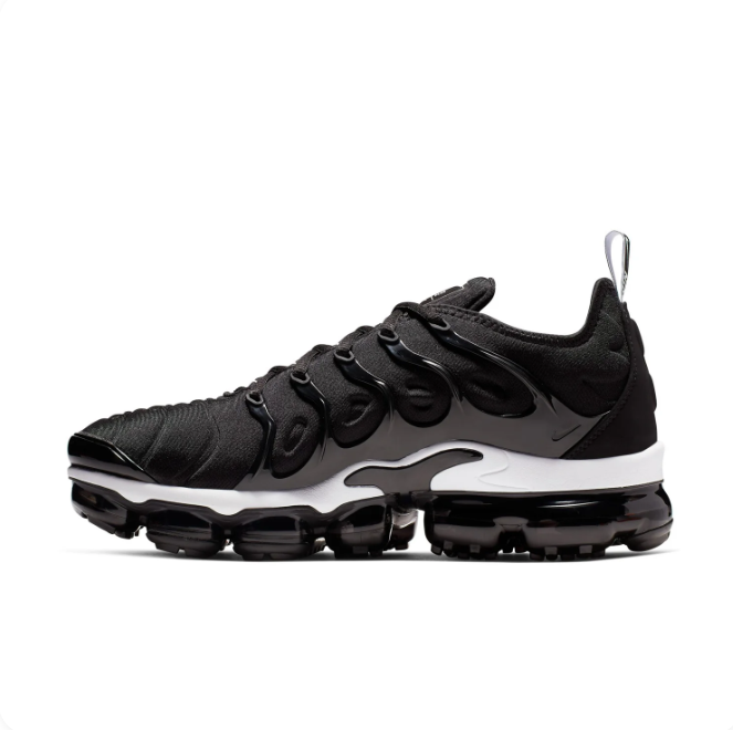 Nike Black & White Low-Top Sneakers | Wave Overlays & Segmented Air Sole